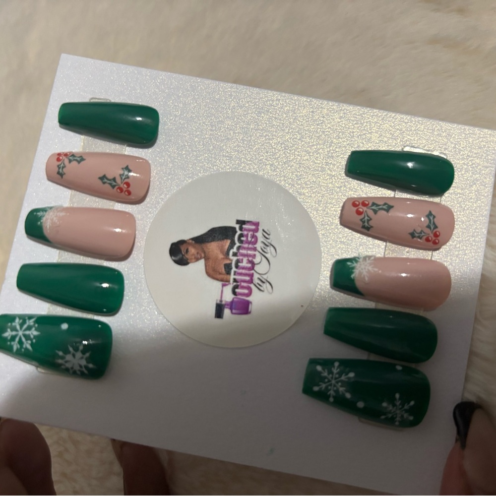 Holiday Nail Set - Green and Pink